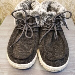 Hey Dude Britt Booties with faux fur Size 7 (Sp)